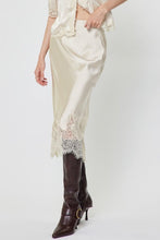 Load image into Gallery viewer, Soft Landing Silk x Lace Set

