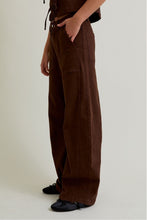 Load image into Gallery viewer, Got That Fall Feeling Barrel Jeans
