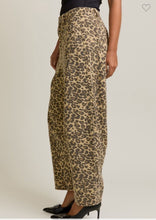 Load image into Gallery viewer, Fierce Barrel Jeans
