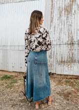 Load image into Gallery viewer, Céline Buckle Detail Midi Skirt
