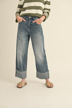 Load image into Gallery viewer, Dame Cuffed Jeans
