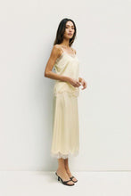 Load image into Gallery viewer, Where We Begin Silk x Lace Set
