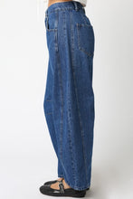 Load image into Gallery viewer, Selina Barrel Leg Jeans
