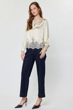 Load image into Gallery viewer, Soft Landing Silk x Lace Set

