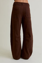 Load image into Gallery viewer, Got That Fall Feeling Barrel Jeans
