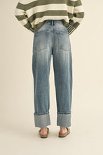 Load image into Gallery viewer, Dame Cuffed Jeans
