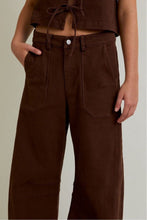 Load image into Gallery viewer, Got That Fall Feeling Barrel Jeans
