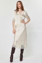 Load image into Gallery viewer, Soft Landing Silk x Lace Set
