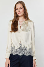 Load image into Gallery viewer, Soft Landing Silk x Lace Set
