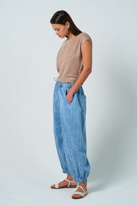 Back and Forth Barrel Jeans