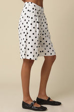 Load image into Gallery viewer, Perfect Spots Linen Bermuda Shorts
