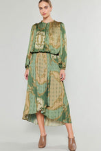 Load image into Gallery viewer, Baroque Charm Silk Set
