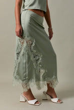 Load image into Gallery viewer, Serenade Me Sage Silk Set
