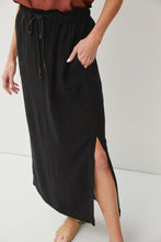 Load image into Gallery viewer, Summer Ready Linen Midi Skirt in Black
