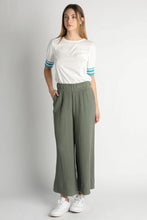 Load image into Gallery viewer, Olive Culotte Textured Pants
